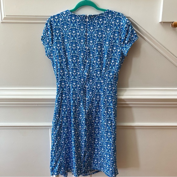 J. McLaughlin Crewneck Short Sleeve Faux Wrap Dress Blue Floral - Picture 4 of 12
